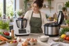 Deux robots culinaires génériques comparés dans une cuisine familiale.